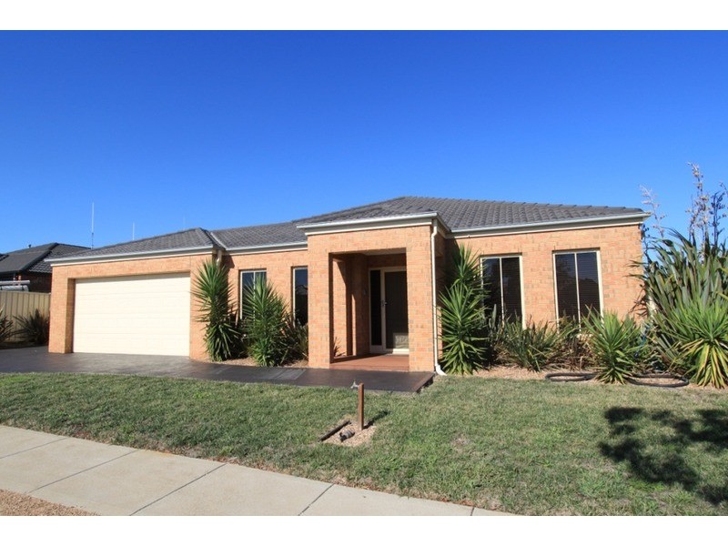 81 Featherhead Way, Melton West VIC 3337