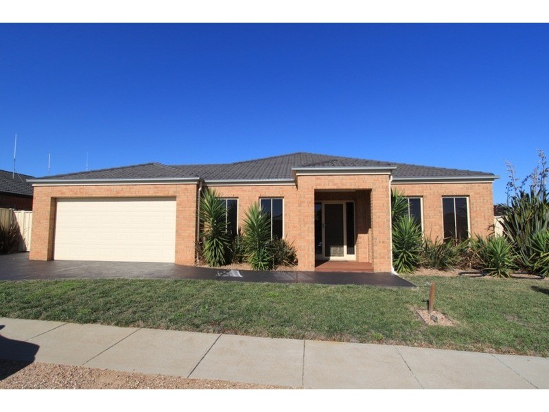 81 Featherhead Way, Melton West VIC 3337