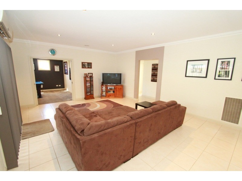 81 Featherhead Way, Melton West VIC 3337