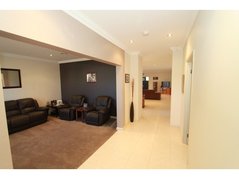81 Featherhead Way, Melton West VIC 3337