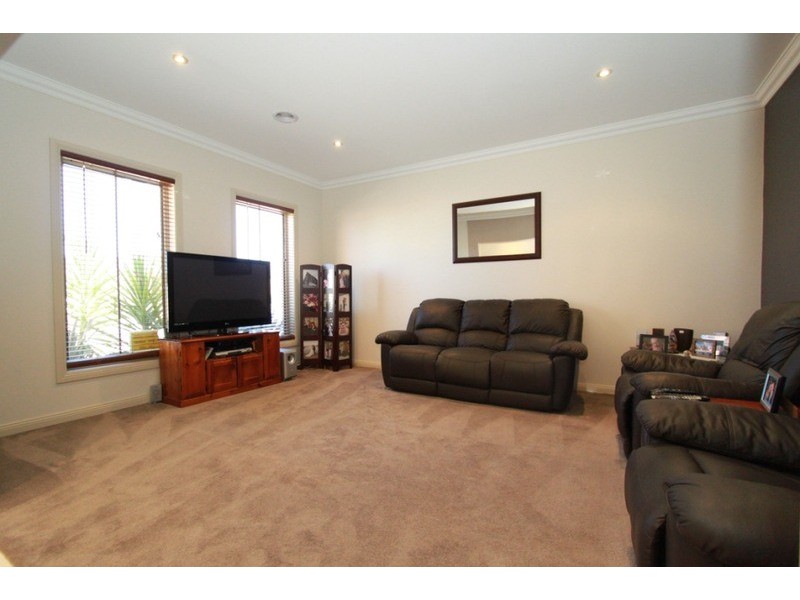 81 Featherhead Way, Melton West VIC 3337