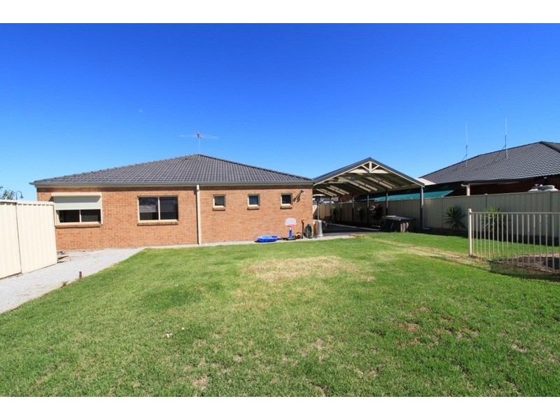 81 Featherhead Way, Melton West VIC 3337