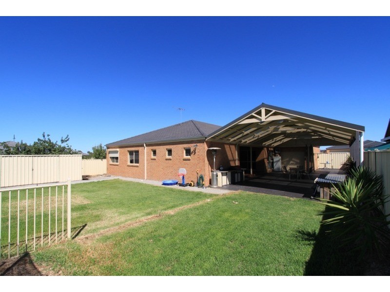 81 Featherhead Way, Melton West VIC 3337