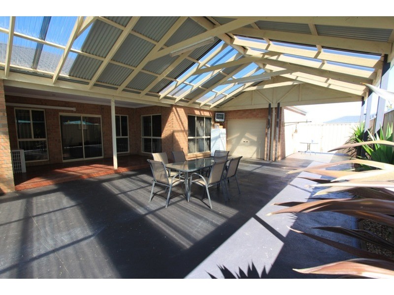 81 Featherhead Way, Melton West VIC 3337