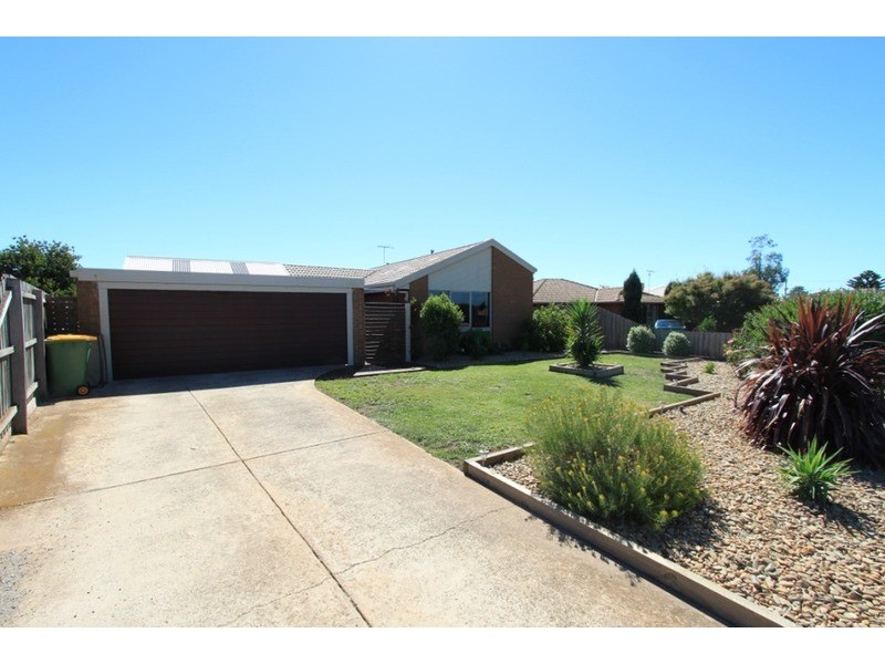 12 Garfield Close, Melton South VIC 3338