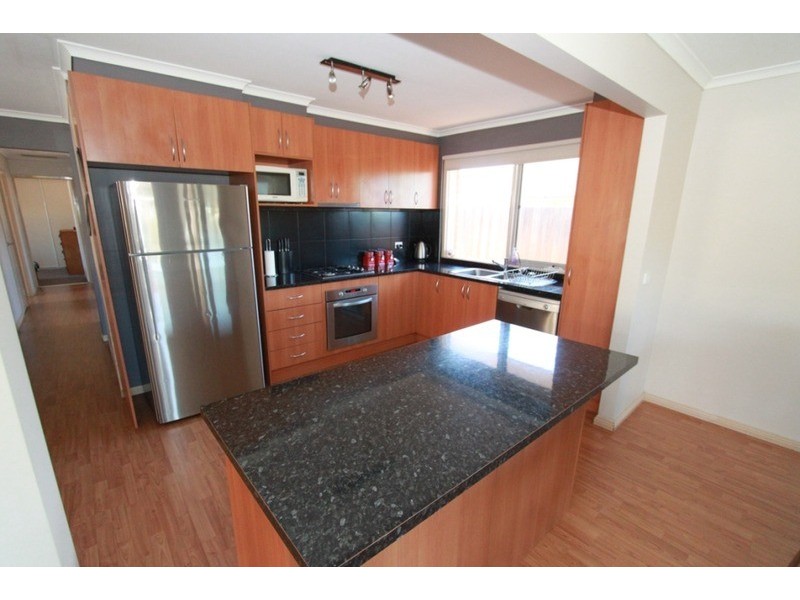 12 Garfield Close, Melton South VIC 3338