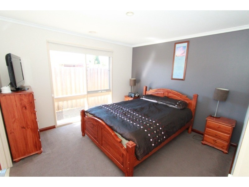 12 Garfield Close, Melton South VIC 3338