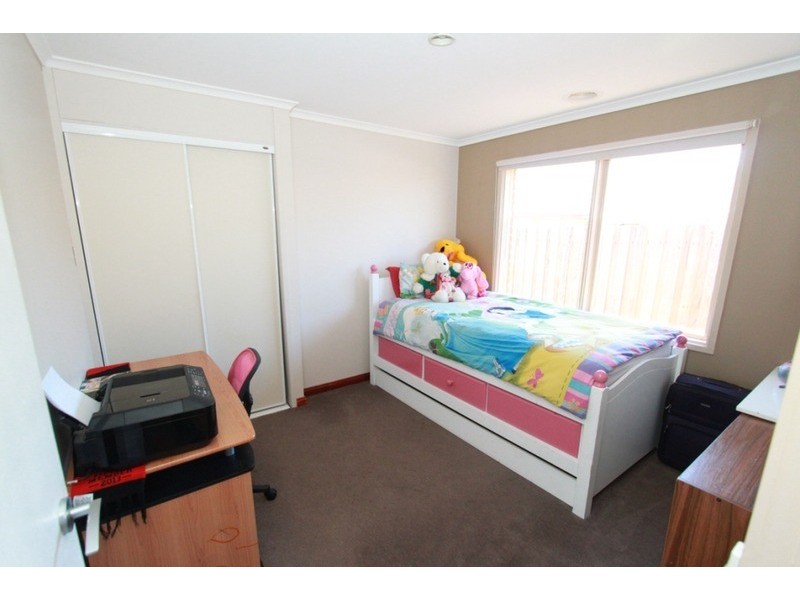 12 Garfield Close, Melton South VIC 3338