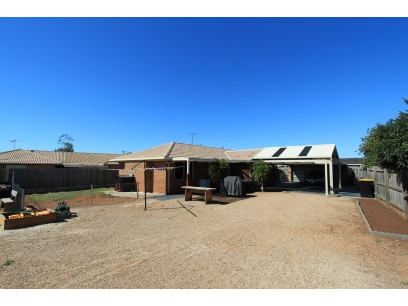 12 Garfield Close, Melton South VIC 3338