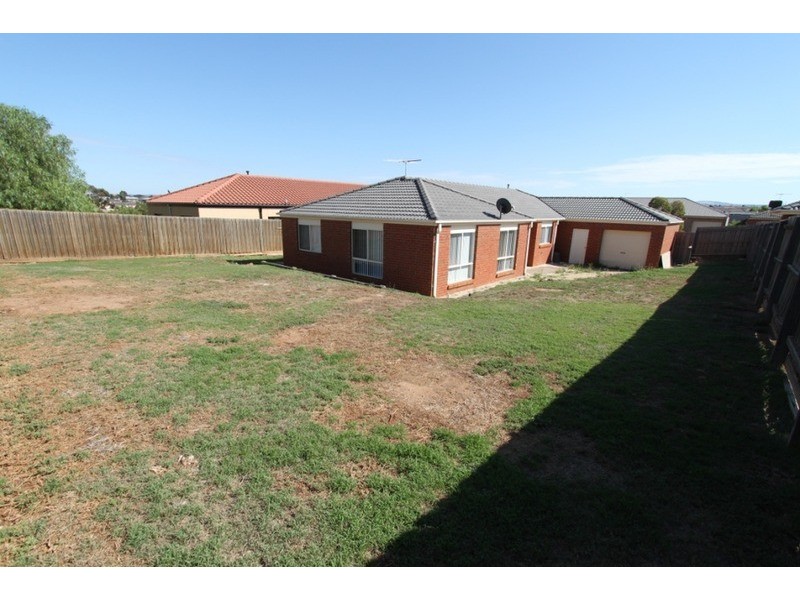 21 Woodland  Rise, Melton West VIC 3337