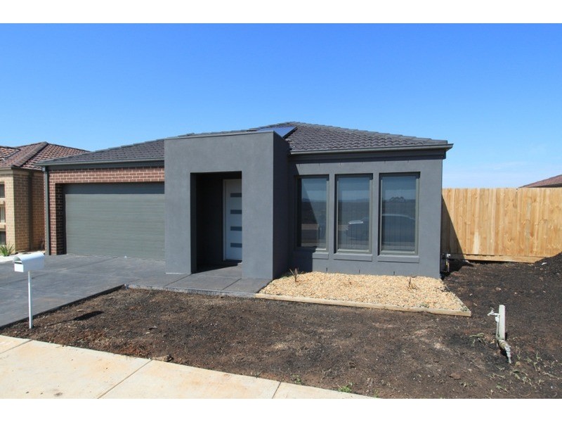 38 Cooloongup Crescent, Melton West VIC 3337