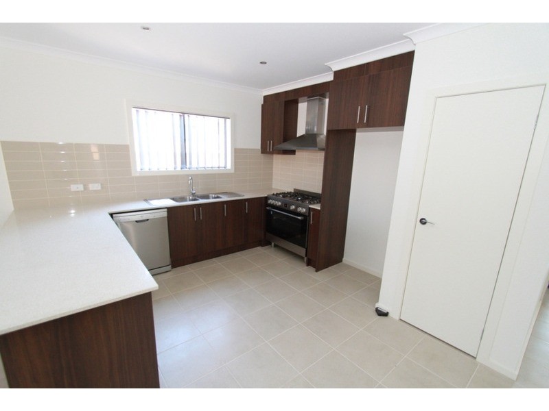 38 Cooloongup Crescent, Melton West VIC 3337