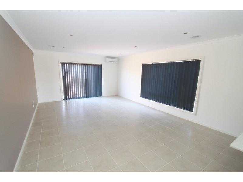 38 Cooloongup Crescent, Melton West VIC 3337