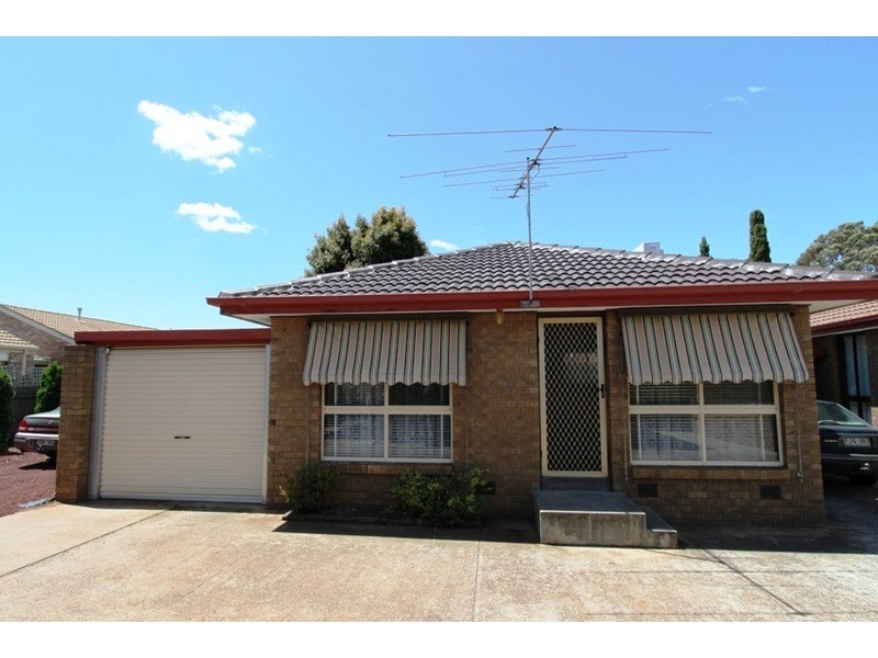 4/7 Raymond Street, Melton South VIC 3338