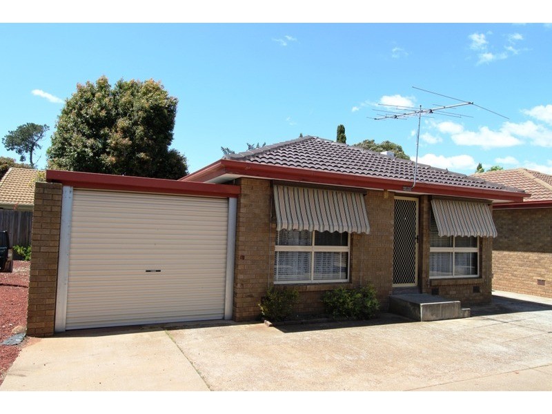 4/7 Raymond Street, Melton South VIC 3338