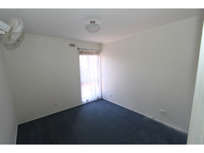 4/7 Raymond Street, Melton South VIC 3338