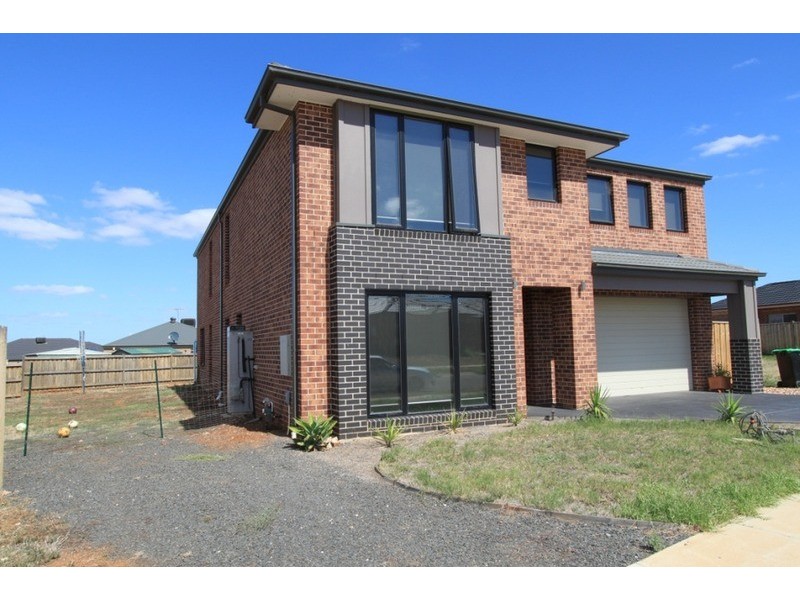 2 Gautam  Grove, Melton West VIC 3337