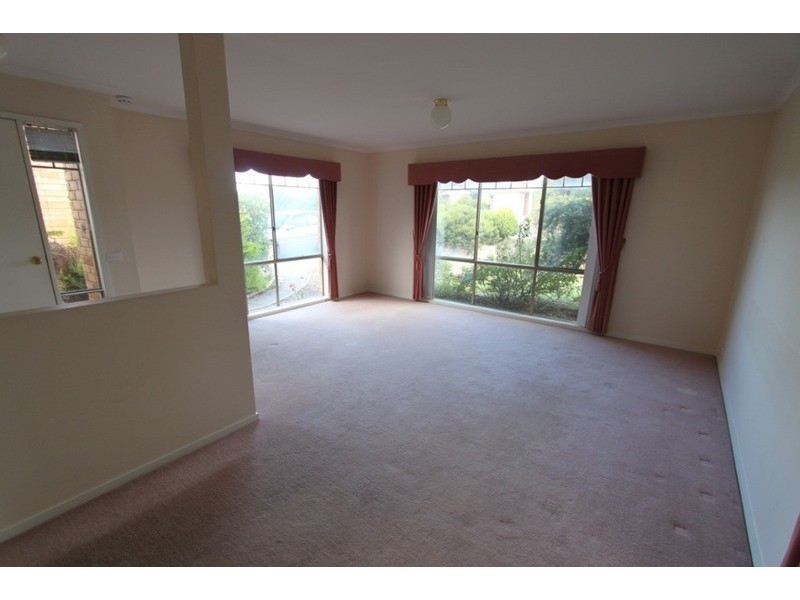 30 Pinnacle Crescent, Brookfield VIC 3338