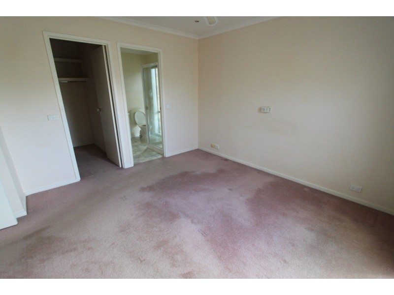 30 Pinnacle Crescent, Brookfield VIC 3338