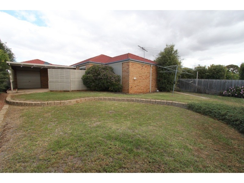 30 Pinnacle Crescent, Brookfield VIC 3338