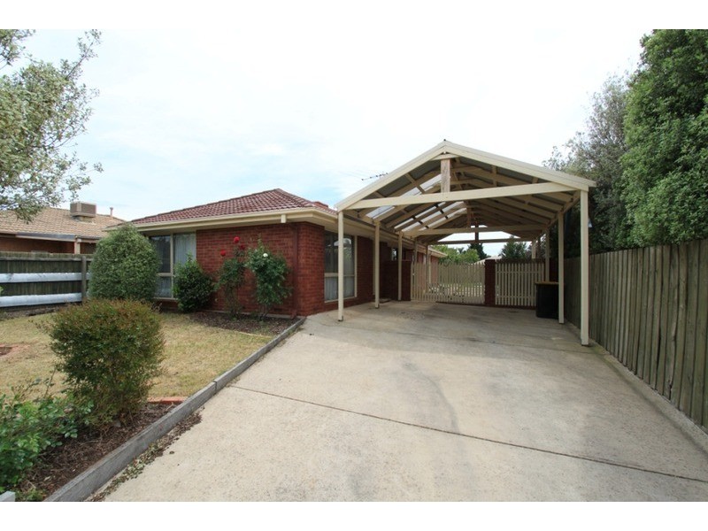 52 Walsingham Crescent, Melton VIC 3337