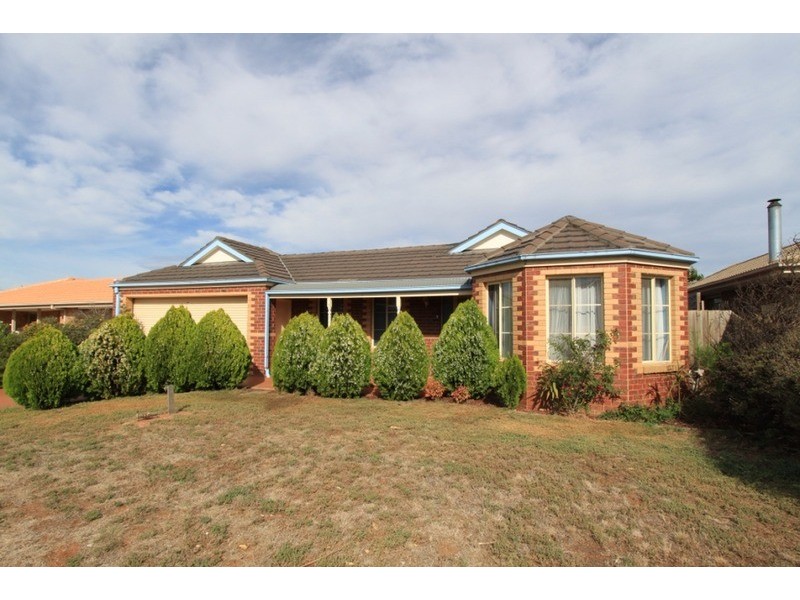 5 Benjamin  Court, Kurunjang VIC 3337