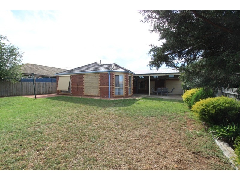 5 Benjamin  Court, Kurunjang VIC 3337