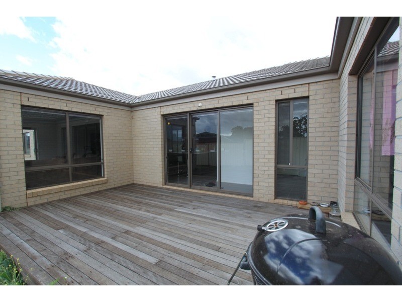 20 Riverina Boulevard, Brookfield VIC 3338