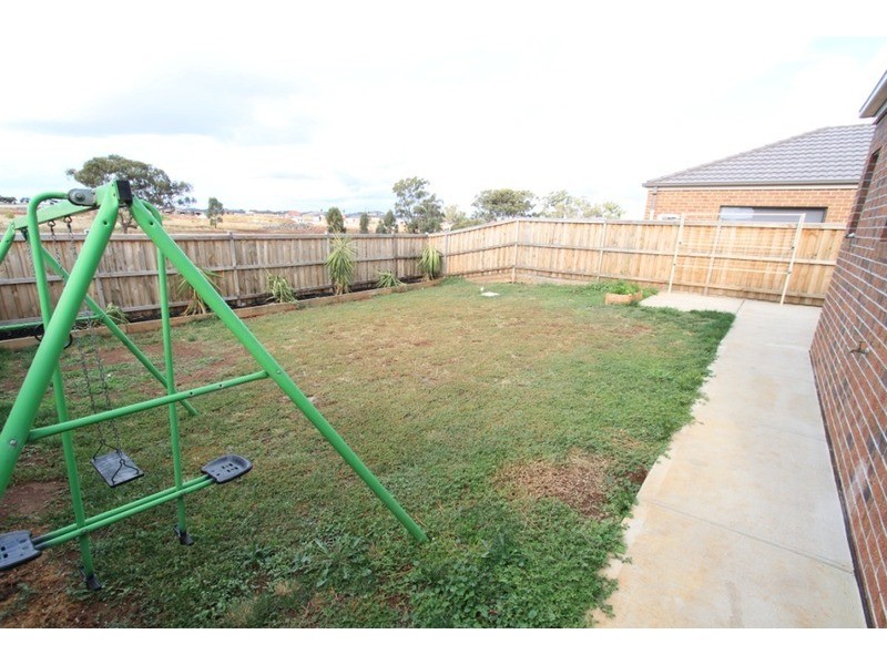 18 Hawthorn Avenue, Melton West VIC 3337