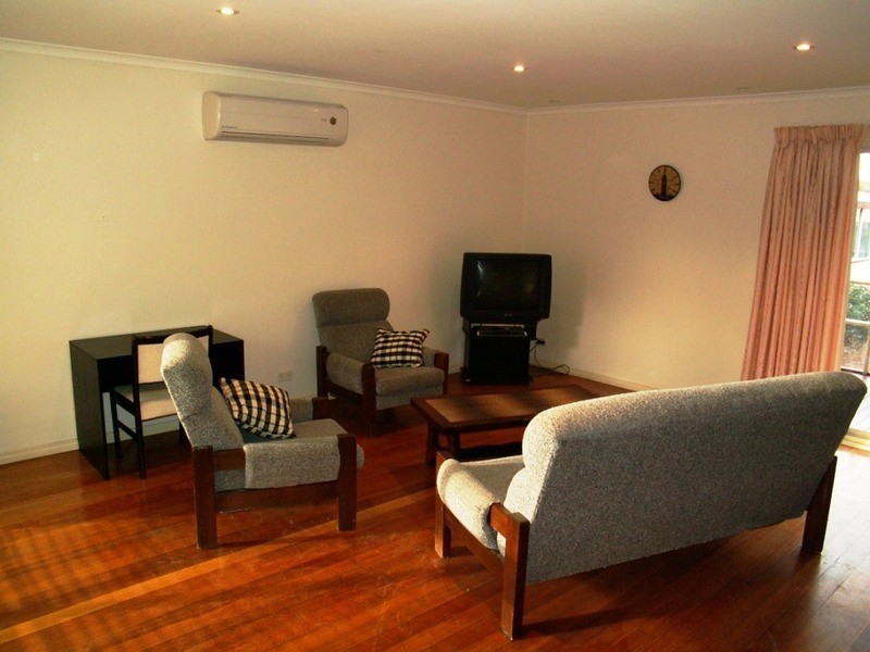 72 Station Road, Melton South VIC 3338