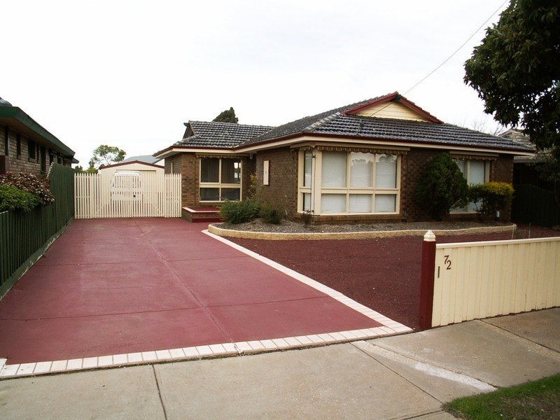 72 Station Road, Melton South VIC 3338