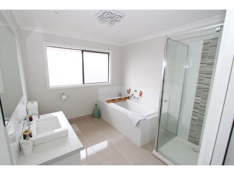 19 Benalla  Avenue, Eynesbury VIC 3338