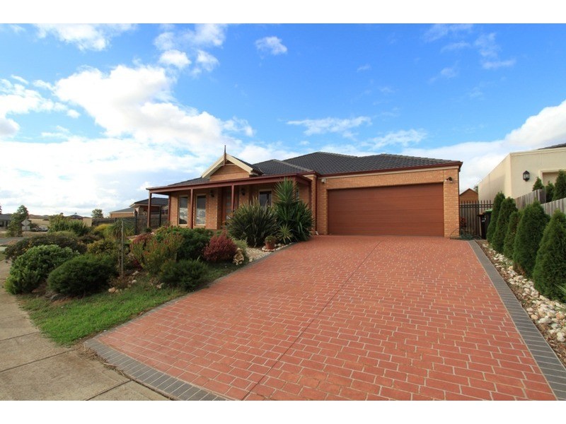 42 Valleyview  Grove, Melton VIC 3337