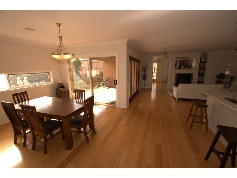 42 Valleyview  Grove, Melton VIC 3337