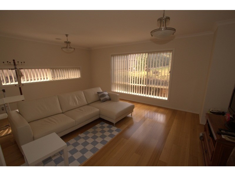 42 Valleyview  Grove, Melton VIC 3337