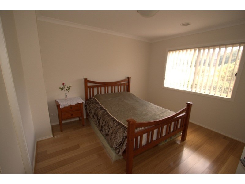 42 Valleyview  Grove, Melton VIC 3337