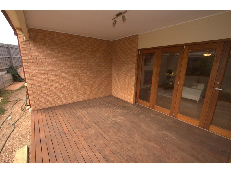 42 Valleyview  Grove, Melton VIC 3337