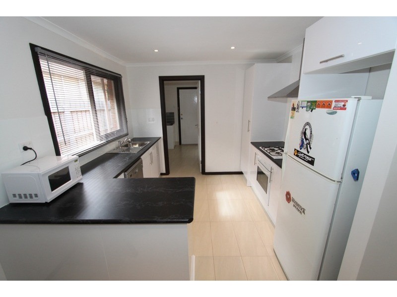 2/22 Exford Road, Melton South VIC 3338