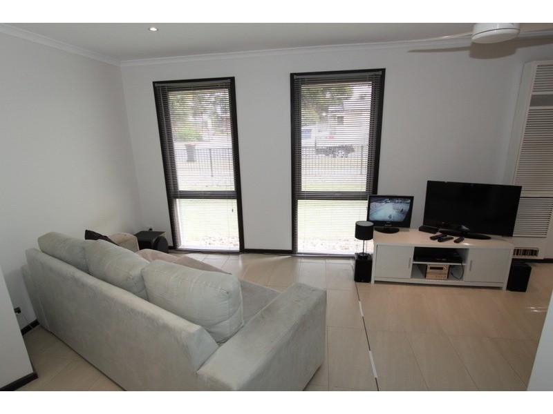 2/22 Exford Road, Melton South VIC 3338