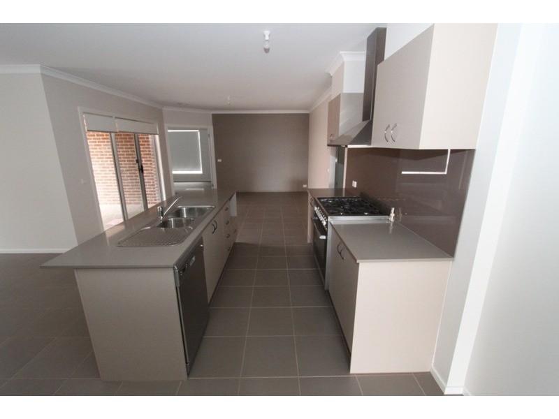 16 Faircroft Place, Brookfield VIC 3338