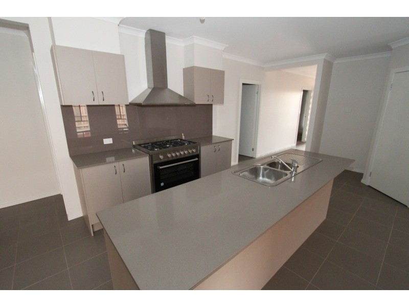 16 Faircroft Place, Brookfield VIC 3338