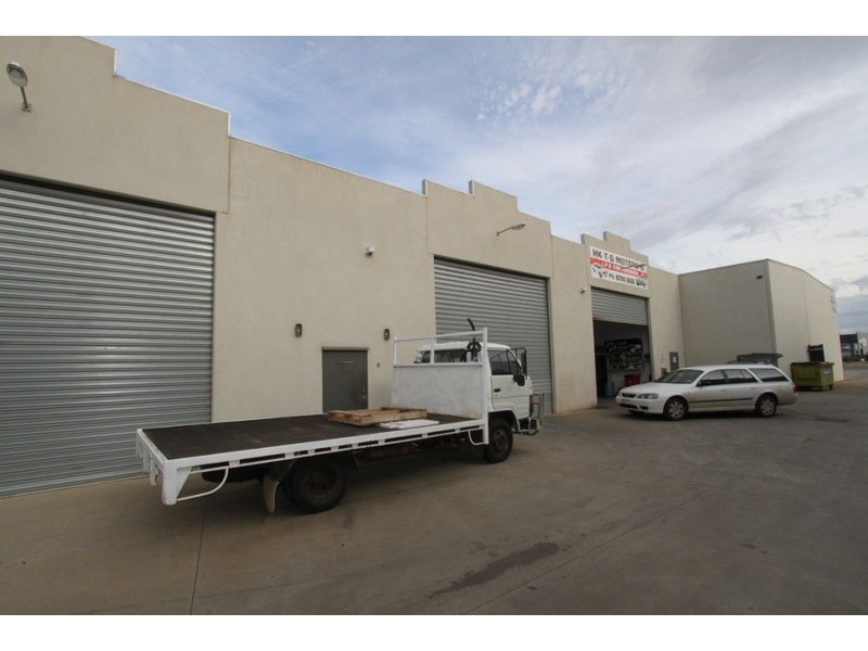 7 & 8/22-24 Westwood  Drive, Deer Park VIC 3023