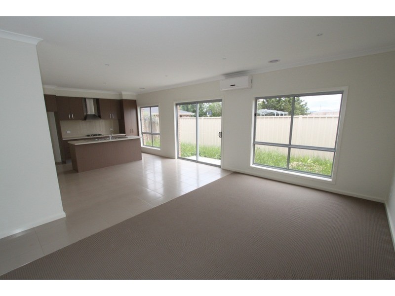 3/7 Fishburn Grove, Melton West VIC 3337