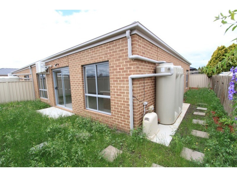 3/7 Fishburn Grove, Melton West VIC 3337
