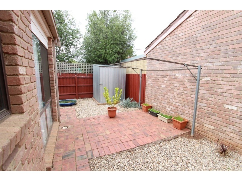 1/58 Andrew Street, Melton South VIC 3338