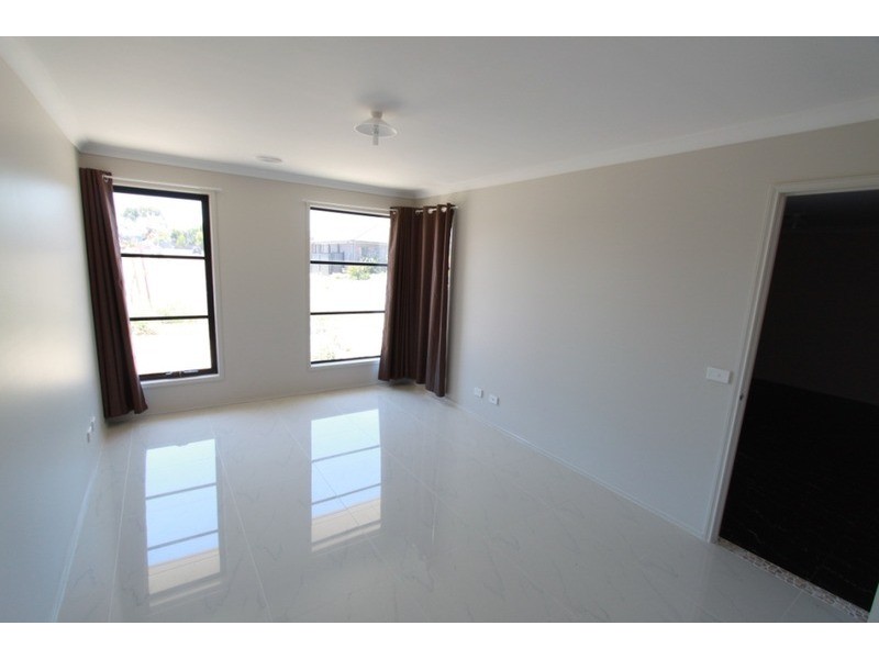 28 Mcburnie Drive, Melton VIC 3337