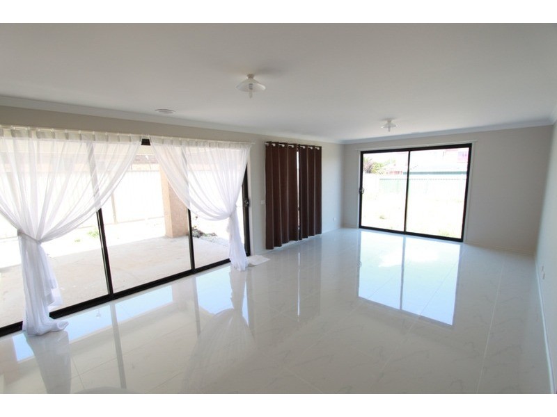 28 Mcburnie Drive, Melton VIC 3337