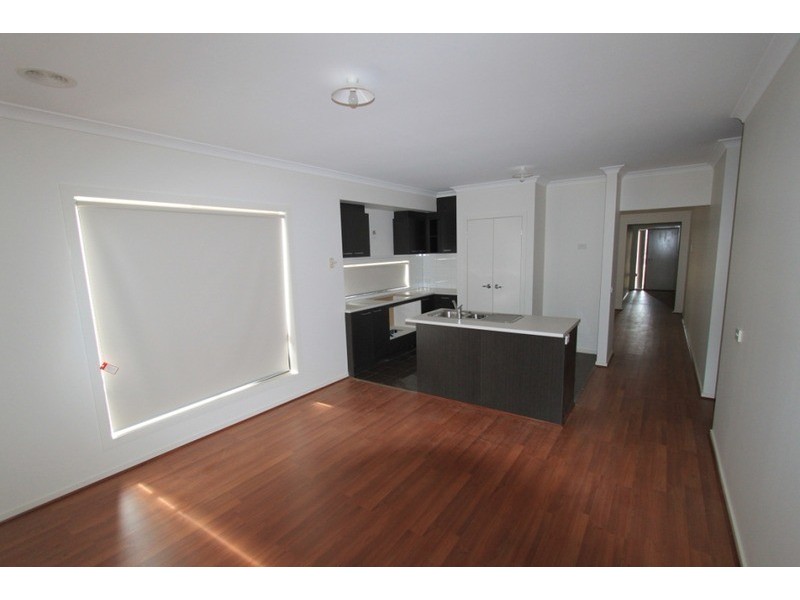 3 Lady Penrhyn Drive, Melton West VIC 3337