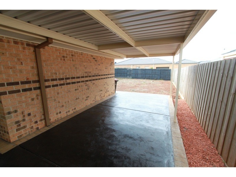 51 Rainlover Drive, Melton VIC 3337