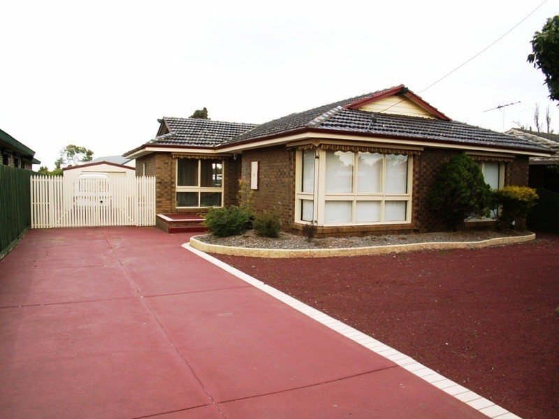 72 Station Road, Melton South VIC 3338